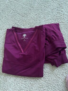 Healing Hands Women’s M Scrub Set in Wine